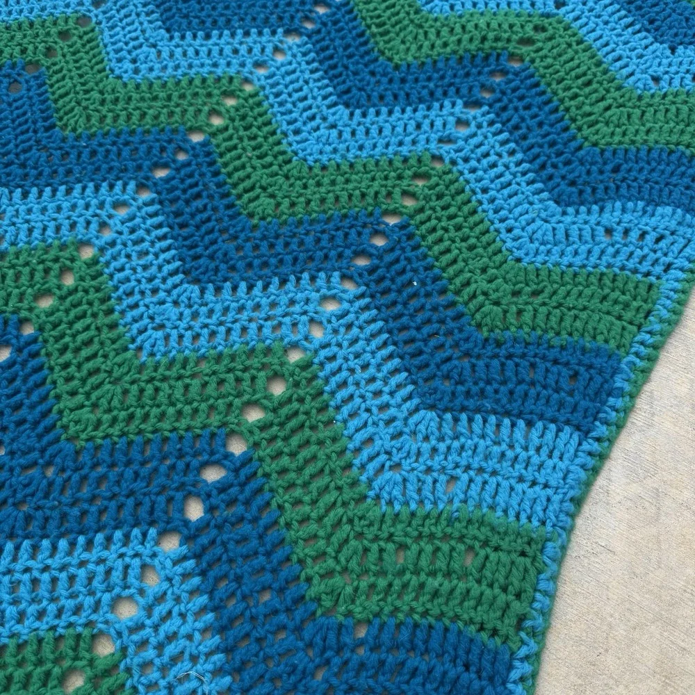 Handmade Afghan‎ Crocheted Chevron Zig-Zag Pattern Blue Green Teal Granny 69x92
